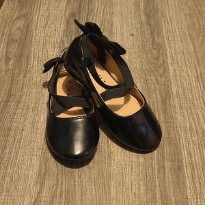 Black dress shoes (size 8)